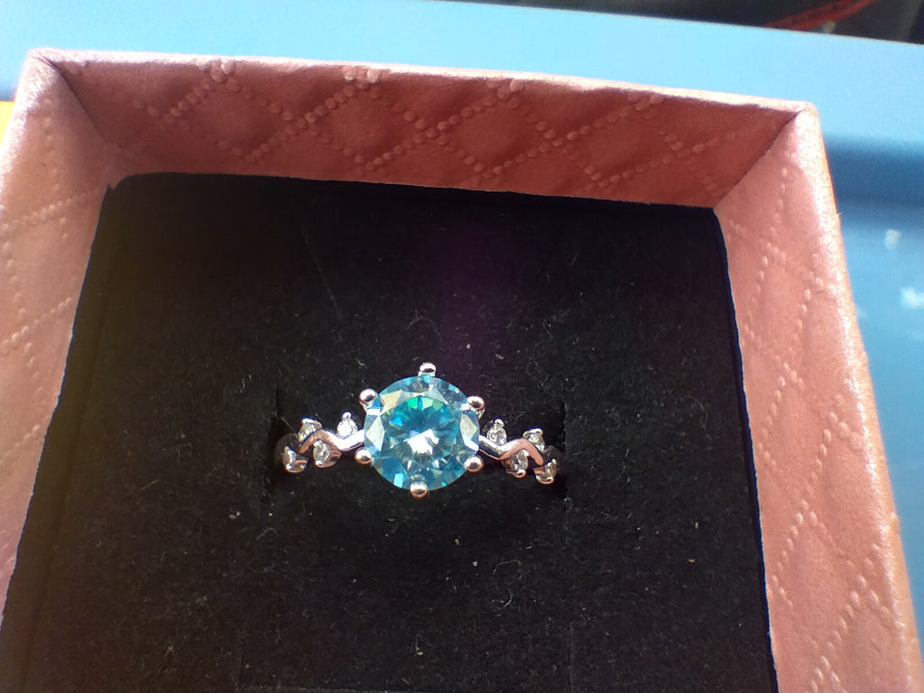 Stunning Moissanite Women's Light Blue Ring Size 8 1ct