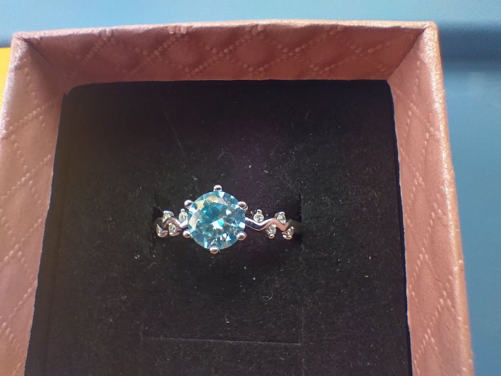 Stunning Moissanite Women's Light Blue Ring Size 8 1ct